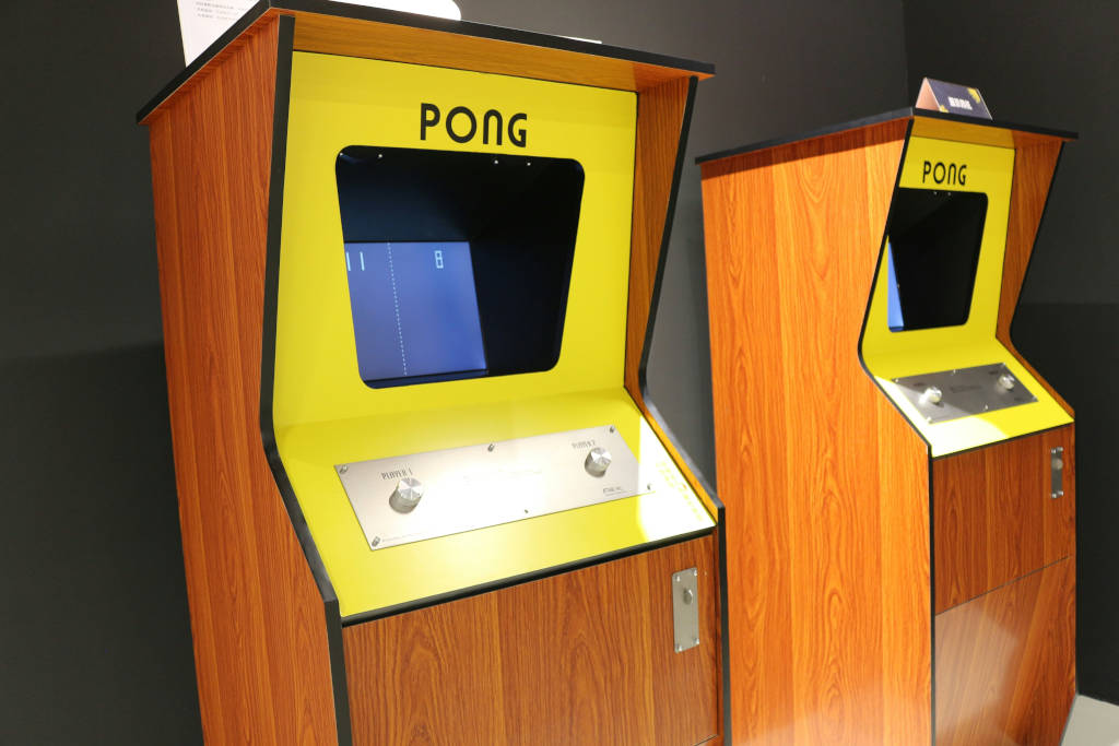 Original pong console, free to use under the Unsplash License